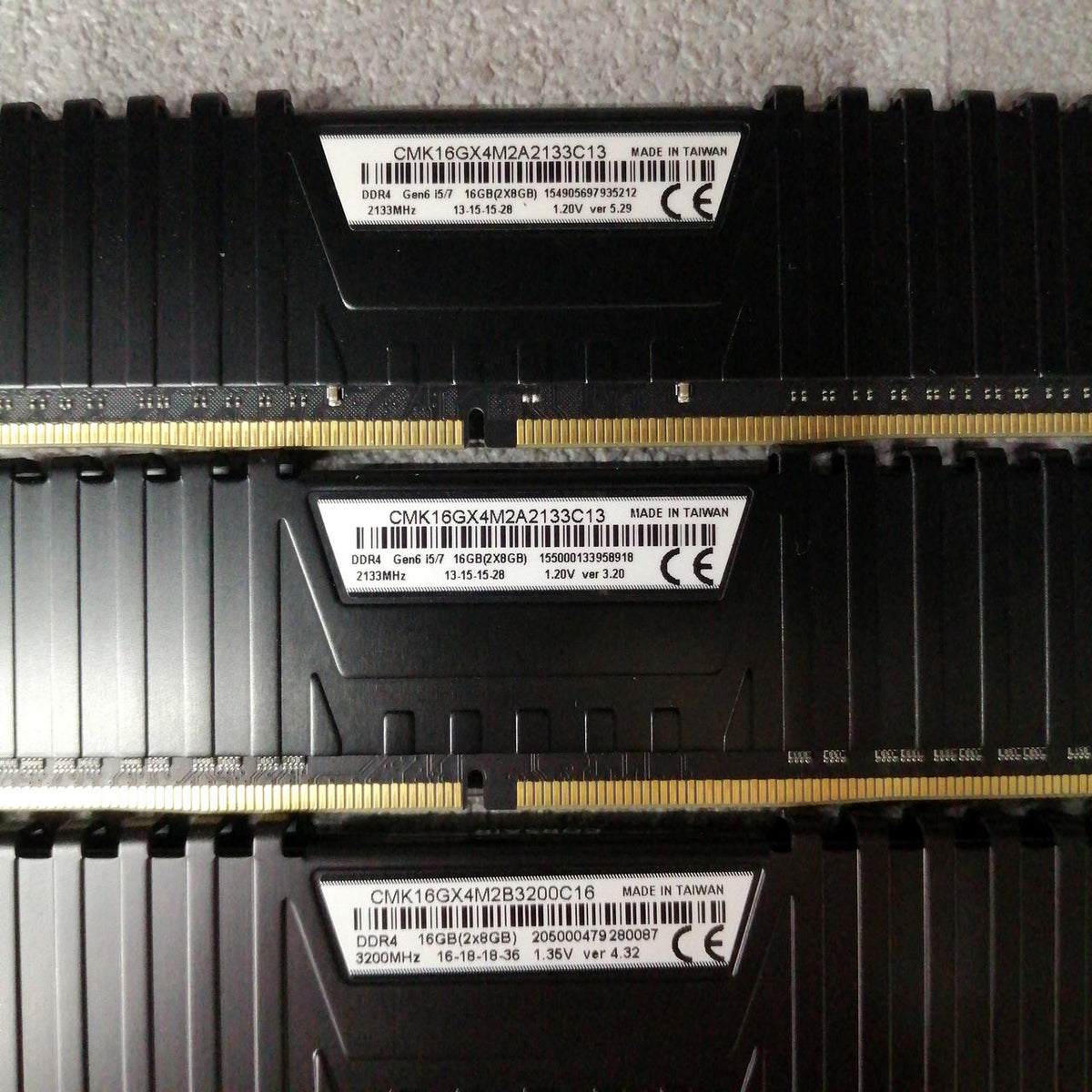 CORSAIR PC Memory: CMK16GX4M2/A2133C13/B3200C16