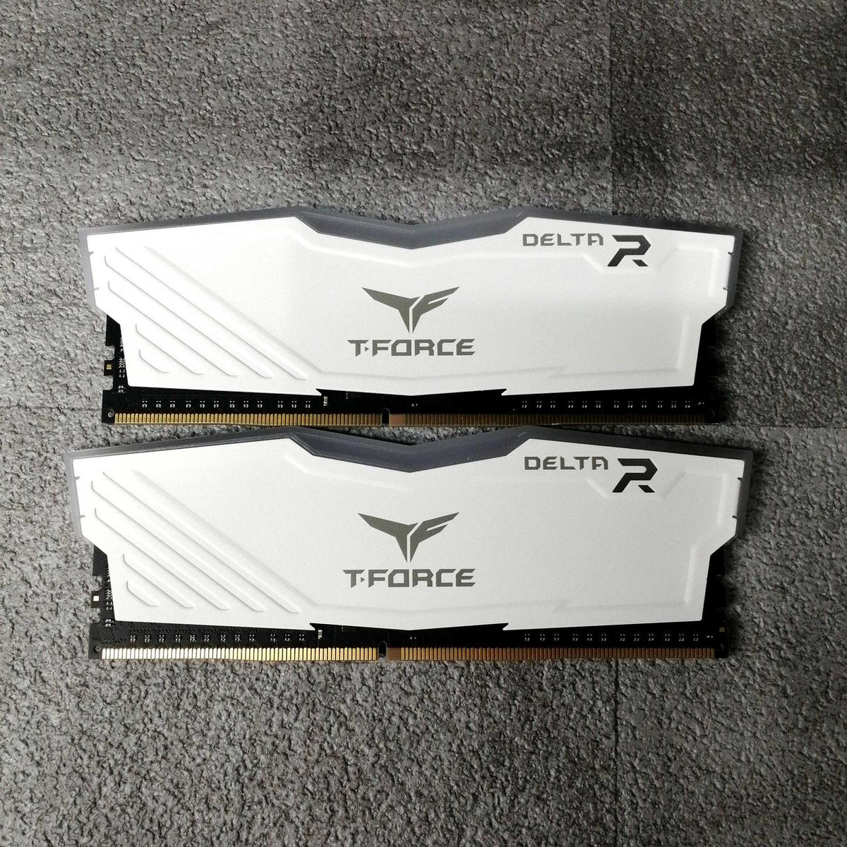 TEAM PC Memory: TF4D48G3600HC18JBK