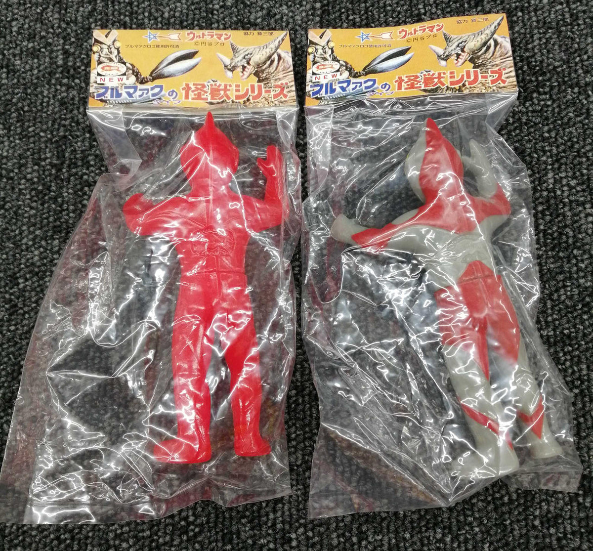 M1 Retro Soft Vinyl Revival Bullmark Fake Ultraman 2-piece Set (Regular & Red)