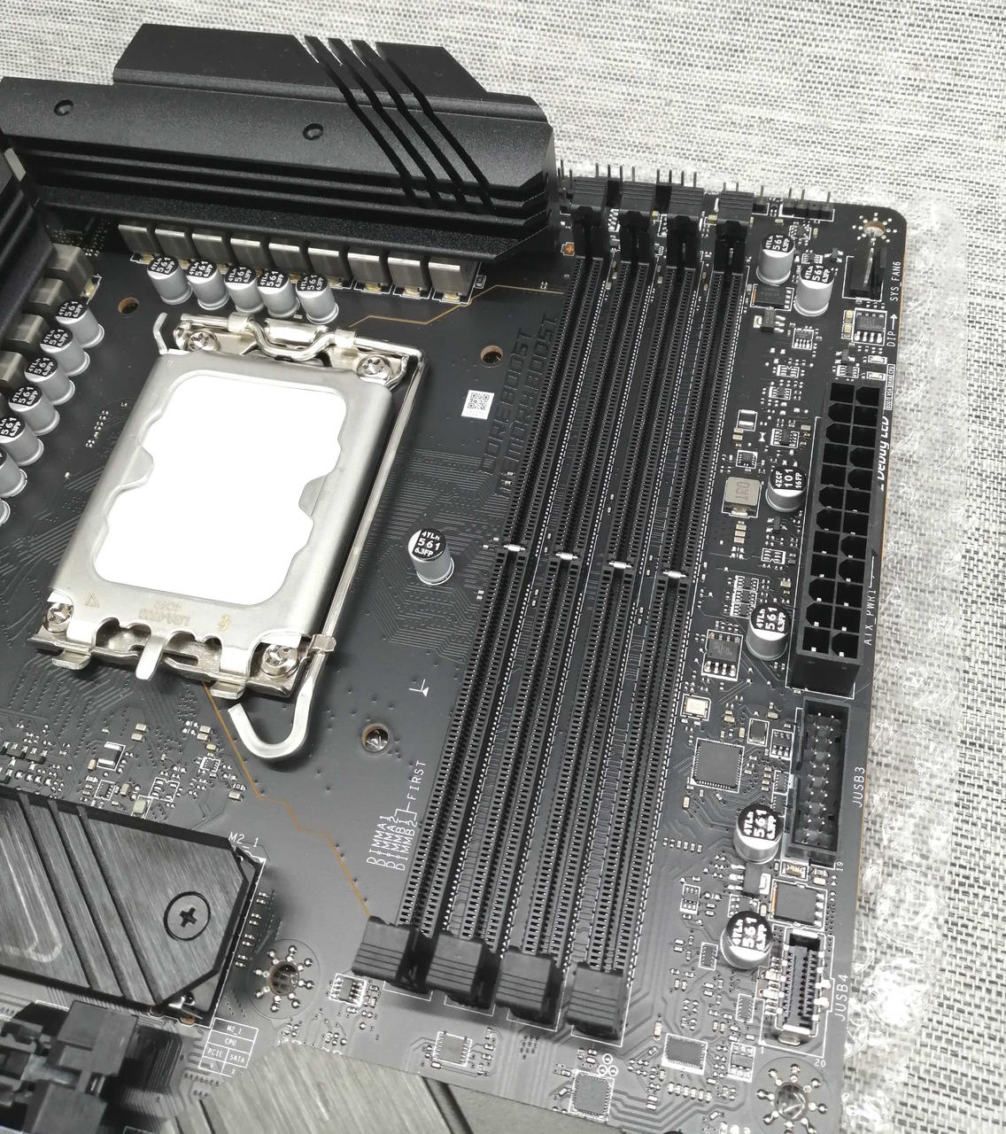 MSI Motherboard MAG Z790 TOMAHAWK WIFI DDR5