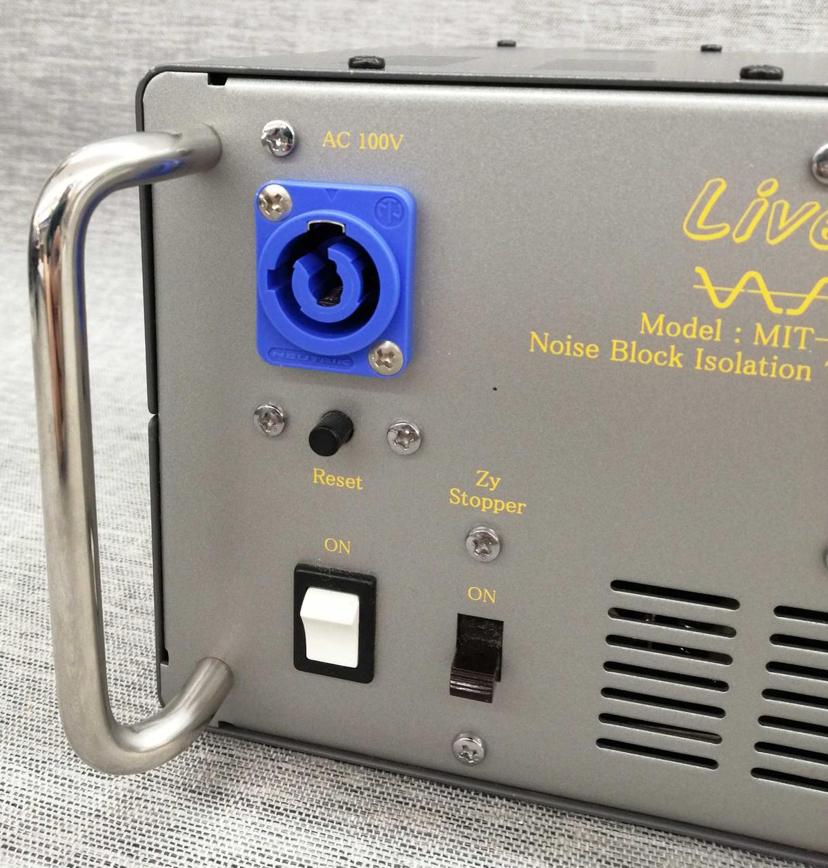 Nakamura Manufacturing Isolation Transformer LIVE MIT-320 - Banzai Thrifting | BanzaiHobby