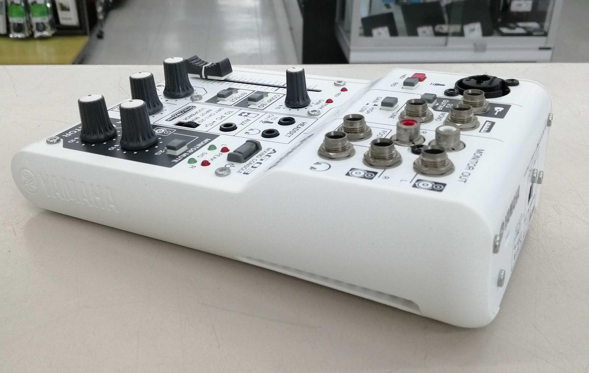 YAMAHA Mixer AG03 - Banzai Thrifting | BanzaiHobby