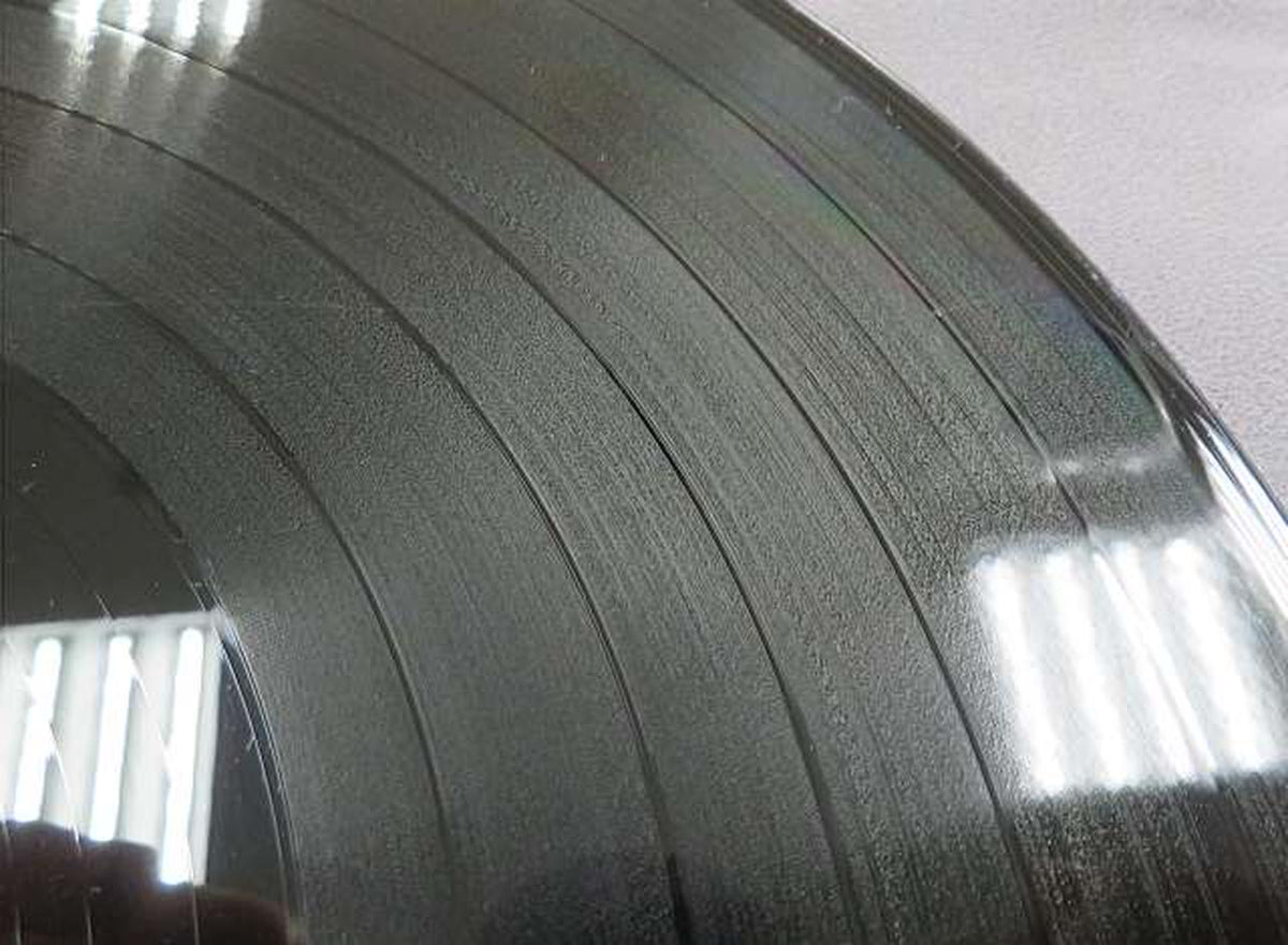 TOSHIBA EMI A disc from the Toshiba Musical Industries era AP-80033
