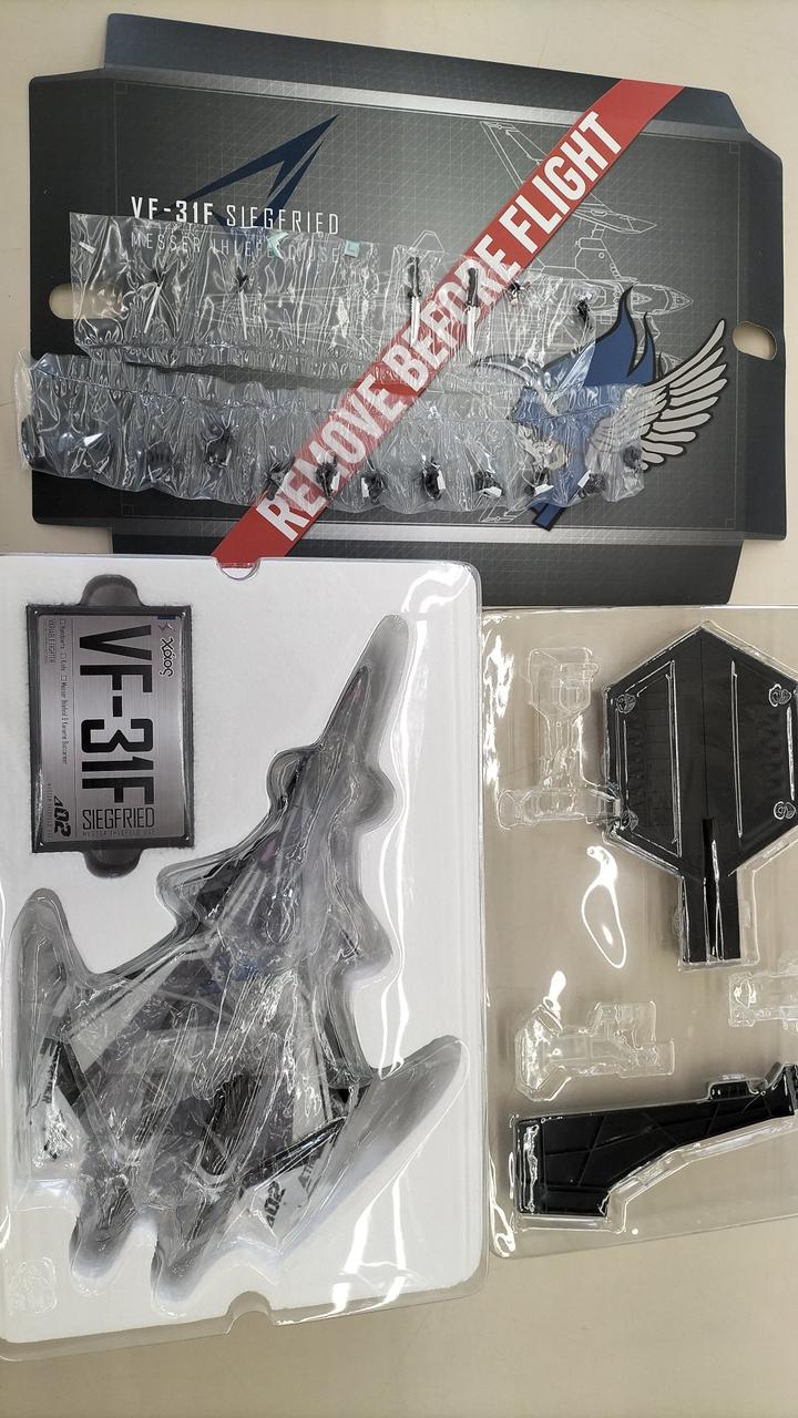BANDAI Chogokin VF-31F Siegfried (Messer Ihlefeld's unit)