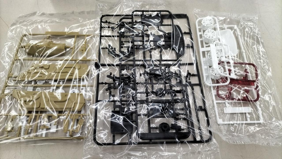 Aoshima Bunka Kyozai Co., Ltd. Plastic Model CROWN PATROLCAR - Banzai Thrifting | BanzaiHobby
