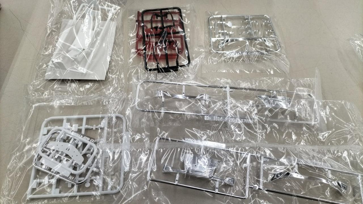 Aoshima Bunka Kyozai Co., Ltd. Plastic Model CROWN PATROLCAR - Banzai Thrifting | BanzaiHobby