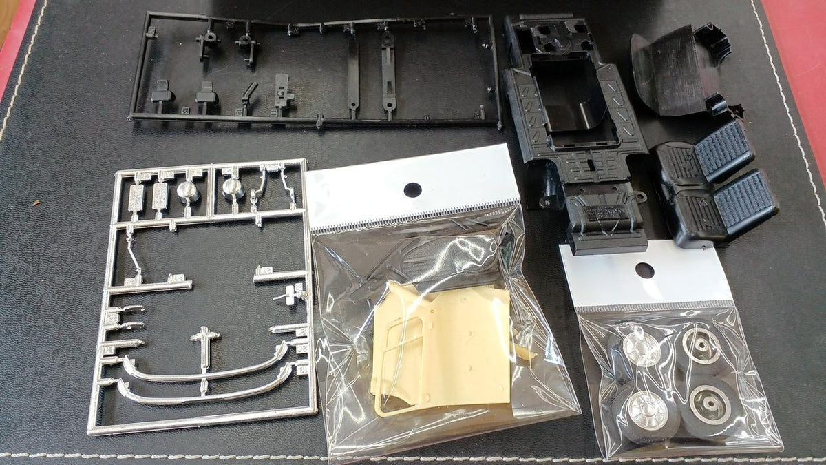 Imai (Bandai) Plastic Model 1/20 Subaru Young SS - Banzai Thrifting | BanzaiHobby