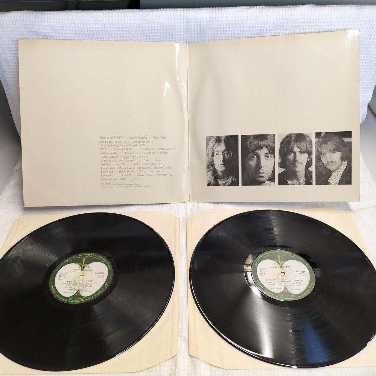 THE BEATLES Record THE BEATLES (PMC-7067-8)