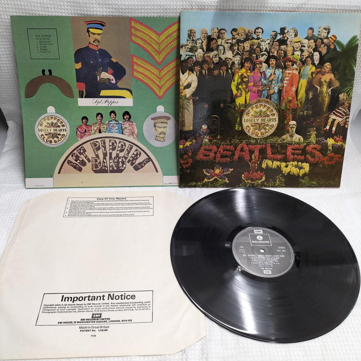 THE BEATLES Record SGT. PEPPERS LONELY HEARTS CLU