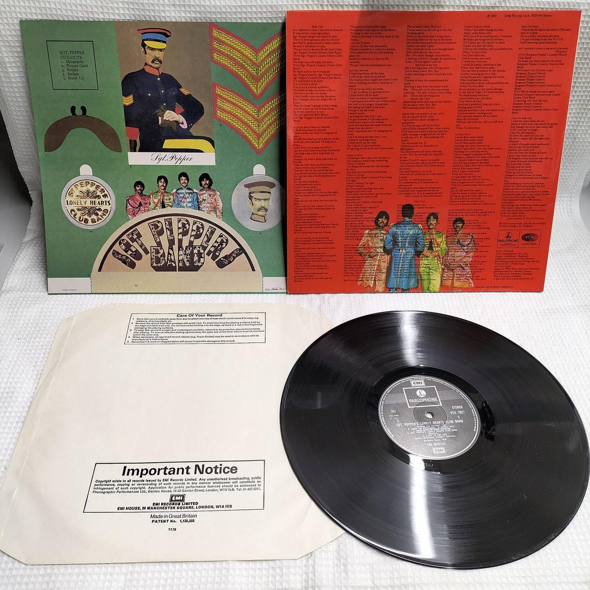 THE BEATLES Record SGT. PEPPERS LONELY HEARTS CLU