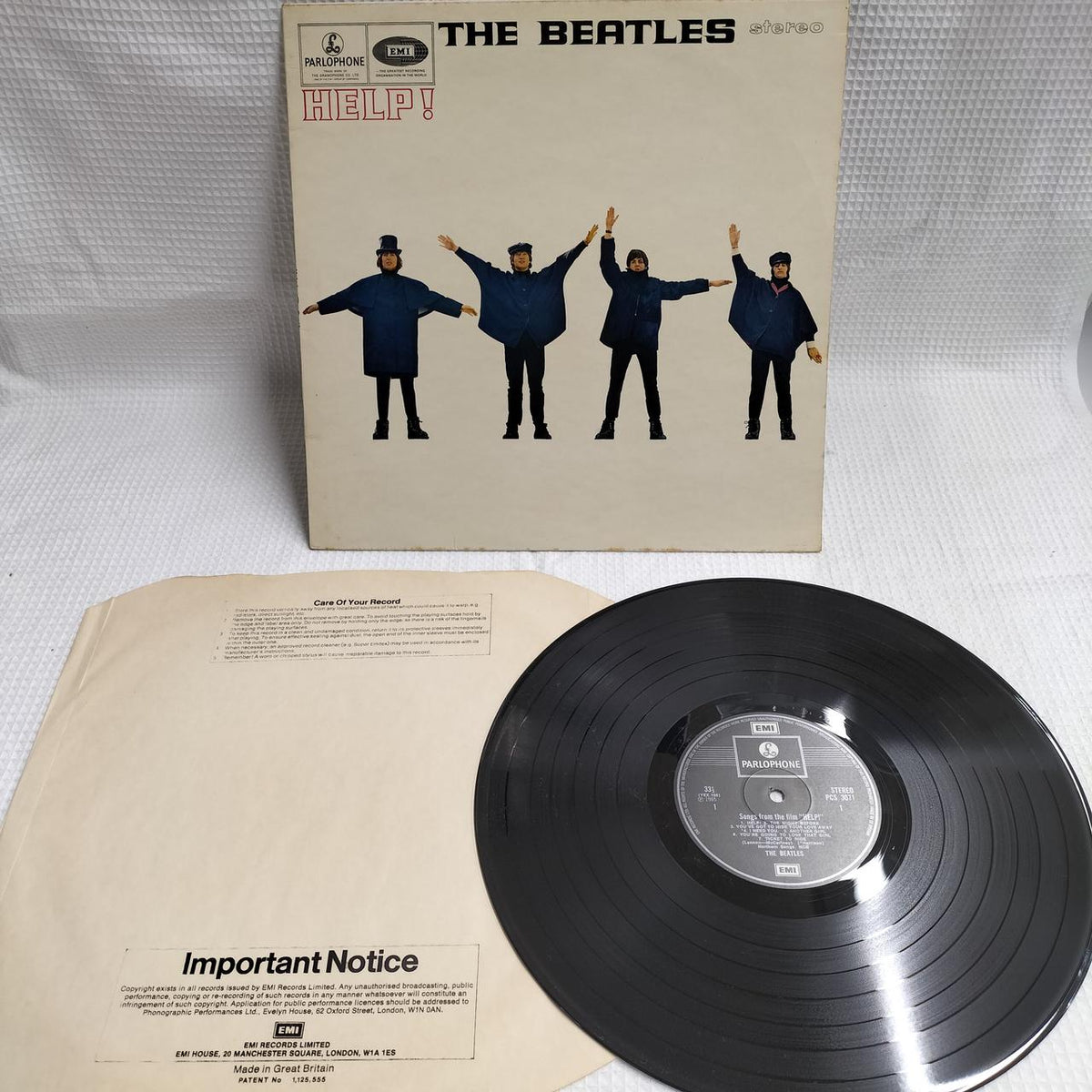 THE BEATLES Record HELP! (PCS-3071)