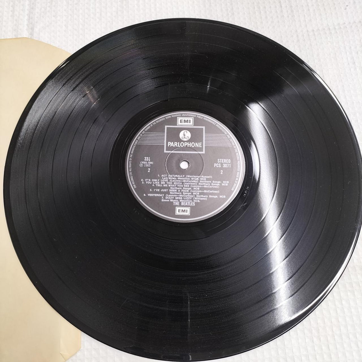 THE BEATLES Record HELP! (PCS-3071)