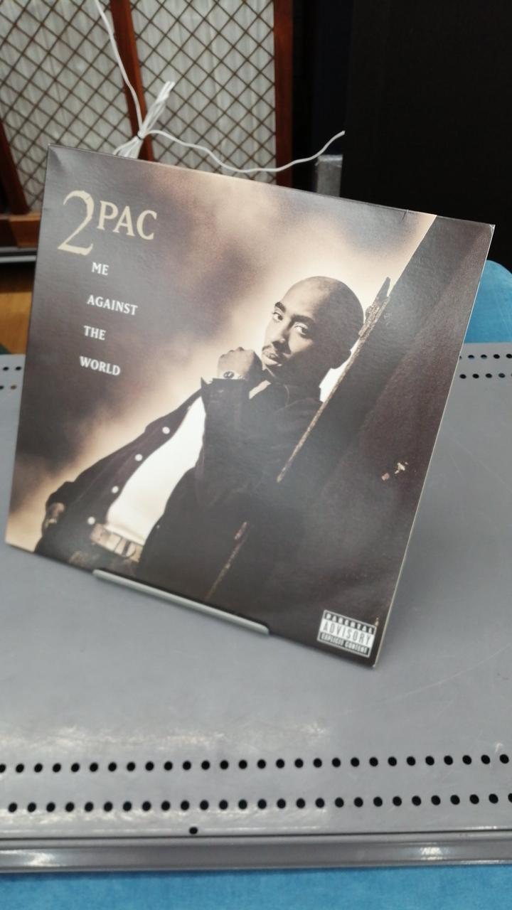 A UNIVERSAL MUSIC COMPANY ME AGAINST THE WORLD BOO3I433-OI