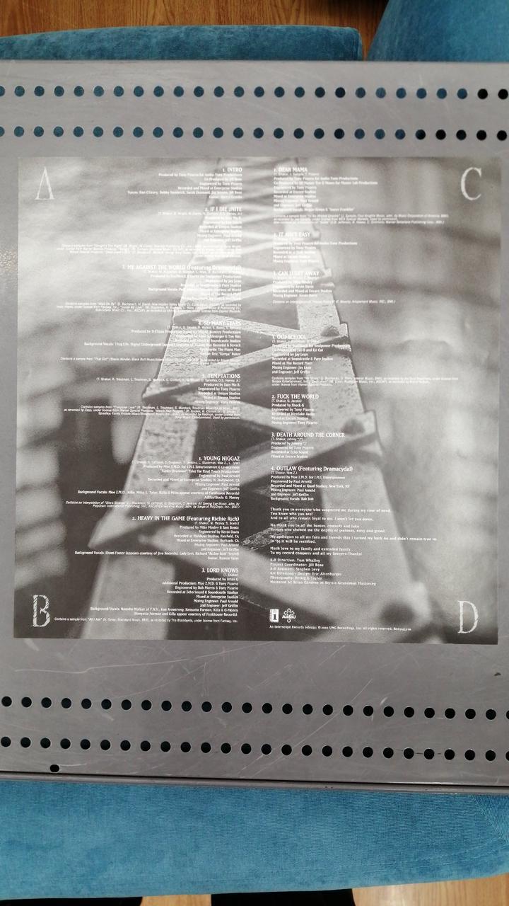 A UNIVERSAL MUSIC COMPANY ME AGAINST THE WORLD BOO3I433-OI