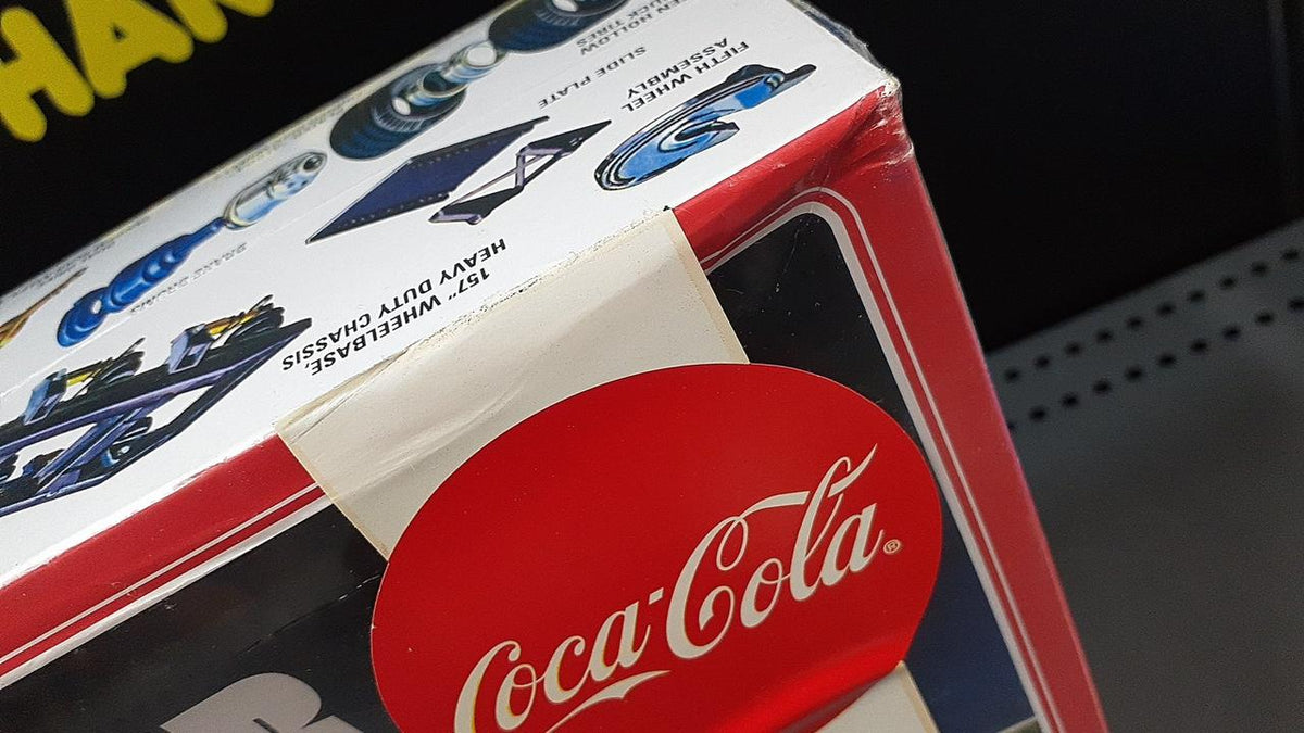 AMT Plastic Model 1/25 Coca-Cola Peterbilt 352 Pacemaker - Banzai Thrifting | BanzaiHobby
