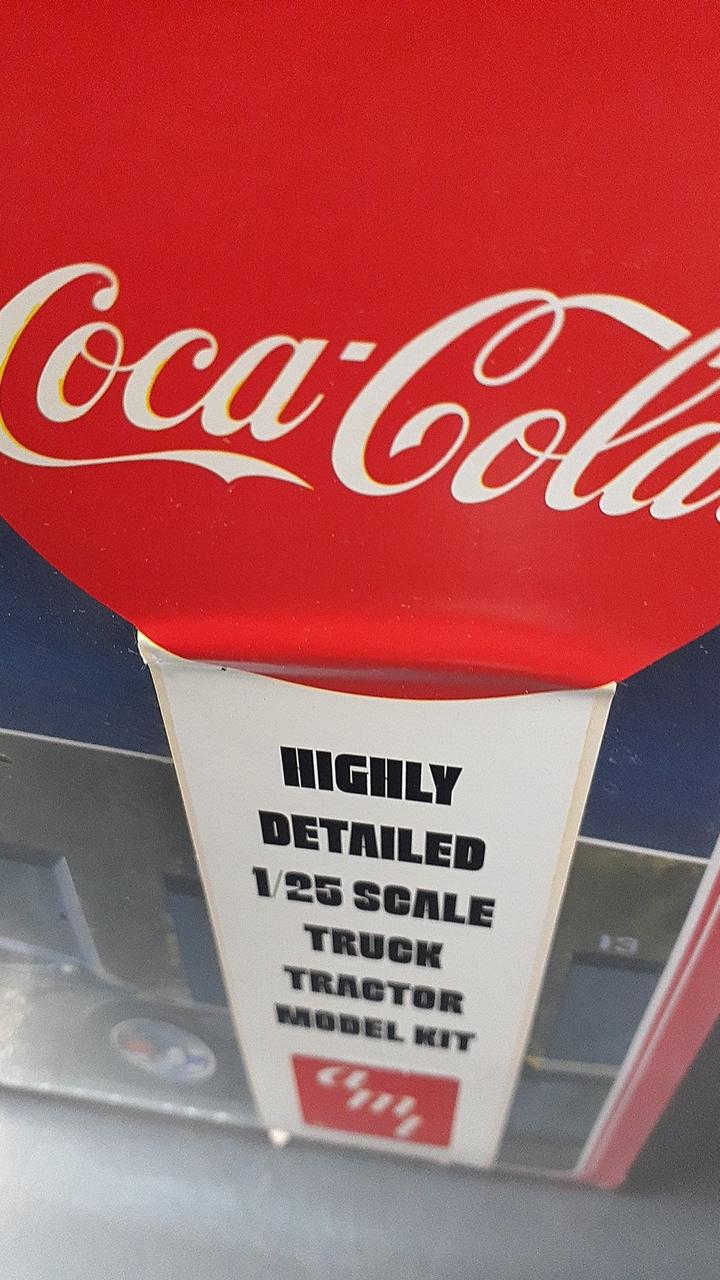 AMT Plastic Model 1/25 Coca-Cola Peterbilt 352 Pacemaker - Banzai Thrifting | BanzaiHobby