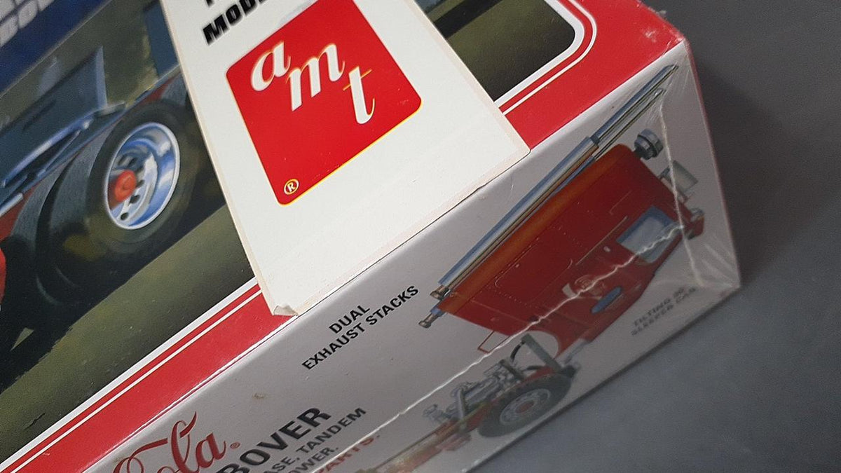 AMT Plastic Model 1/25 Coca-Cola Peterbilt 352 Pacemaker - Banzai Thrifting | BanzaiHobby