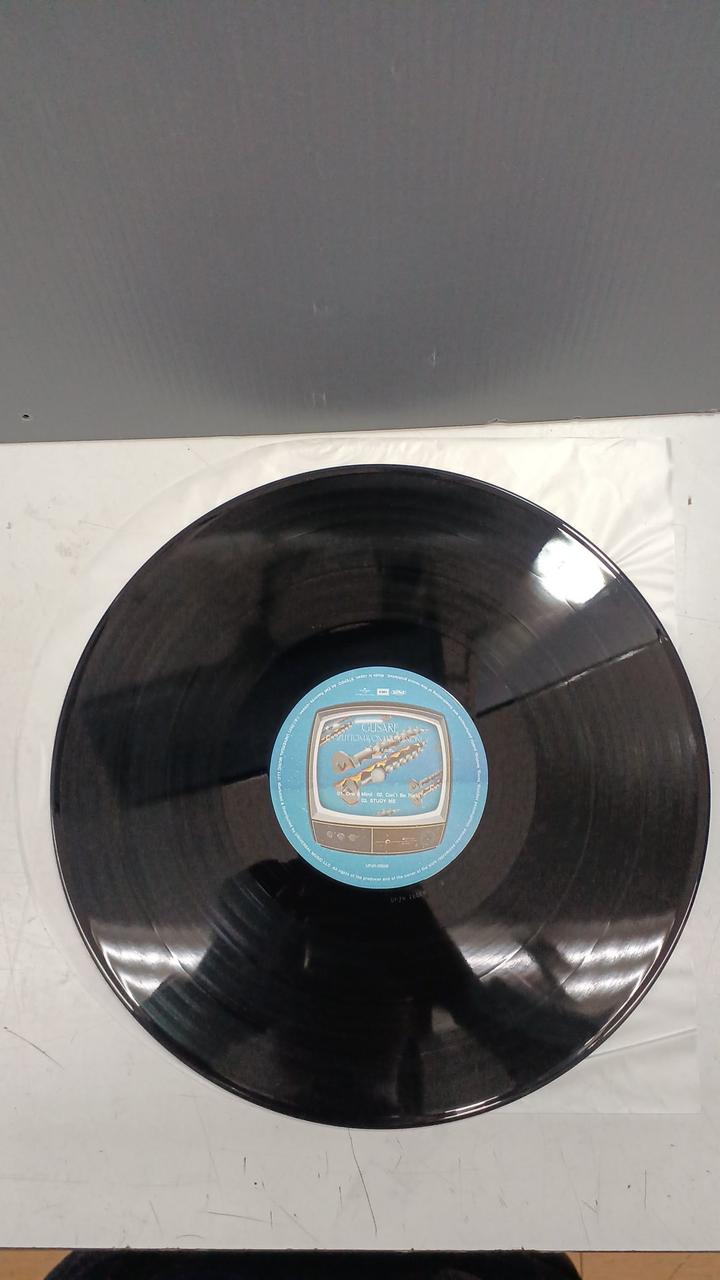 UNIVERSAL MUSIC Japanese Music Record Gusare / Zutsu Mayonaka de Ai no Ni ni.
