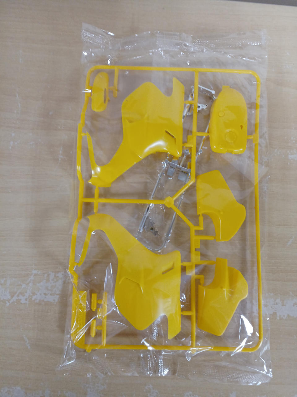 TAMIYA Motorcycle Kenny Roberts Yamaha YZR500 - Banzai Thrifting | BanzaiHobby