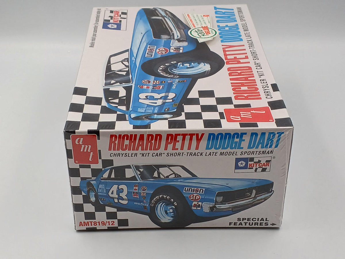 AMT 1/25 Scale Plastic Model RICHARD PETTY DODGE DART - Banzai Thrifting | BanzaiHobby