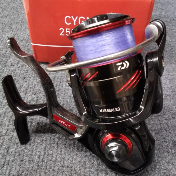 DAIWA Spinning Reel CYGNUS 2500H-LBD – BanzaiHobby