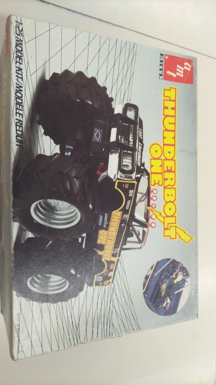 AMT 1/25 THUNDERBOLT ONE - Banzai Thrifting | BanzaiHobby