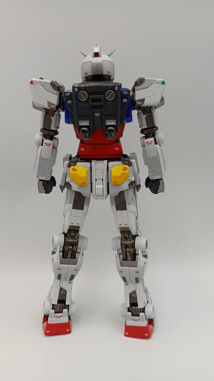 BANDAI Super Alloy RX-78F00 GUNDAM