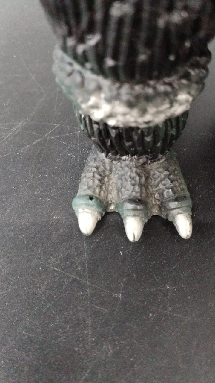 Bandai Soft Vinyl Godzilla has holes on both feet.