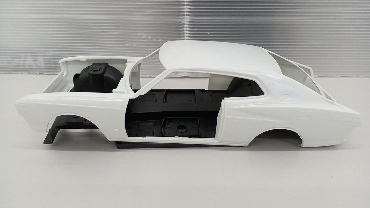 Nichimo Laurel Hardtop 2000GX 1/20 Scale - Banzai Thrifting | BanzaiHobby