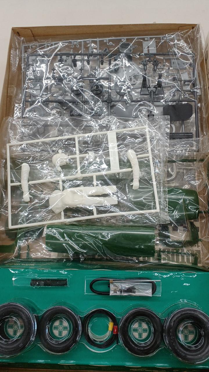 TAMIYA Plastic Model LOTUS 49 FORD F-1 - Banzai Thrifting | BanzaiHobby
