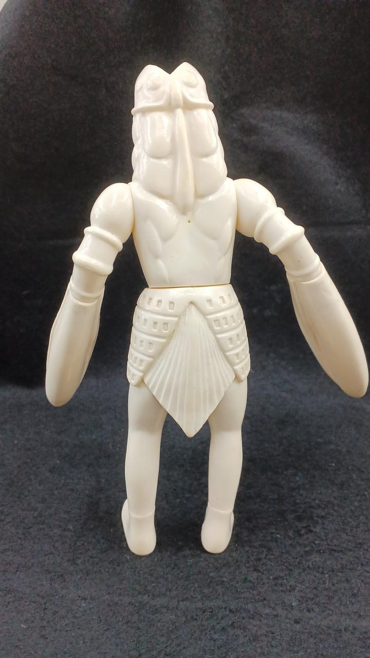 BANDAI Soft Vinyl Baltan Alien White - BANDAI Banzai Hobby
