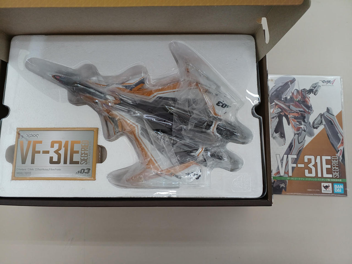 BANDAI Chogokin VF-31E Siegfried (Chuck Mustang's Aircraft)