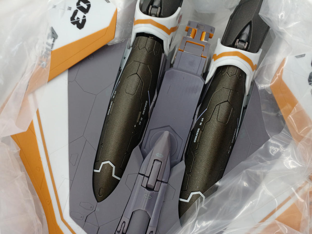 BANDAI Chogokin VF-31E Siegfried (Chuck Mustang's Aircraft)