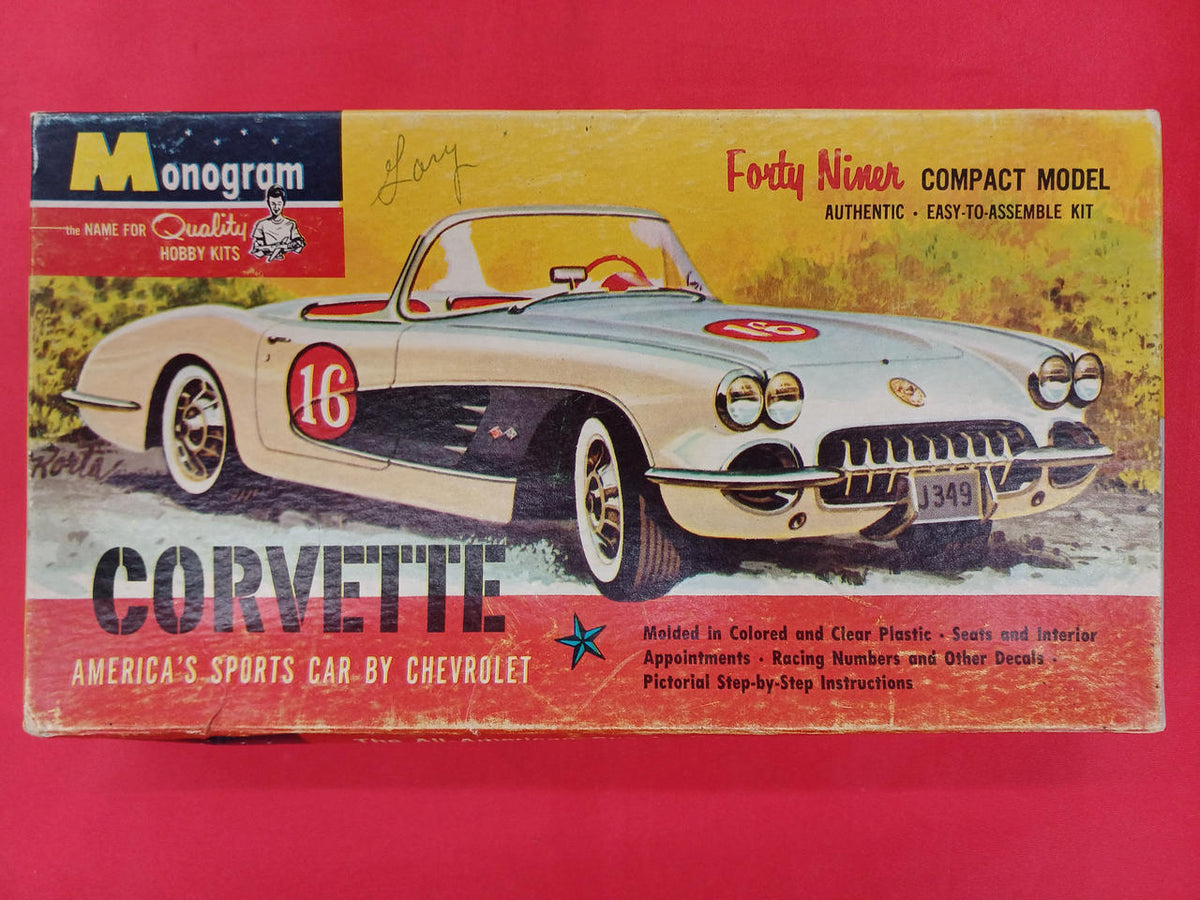 Monogram Corvette Sports Car P404 & 49 - Banzai Thrifting | BanzaiHobby