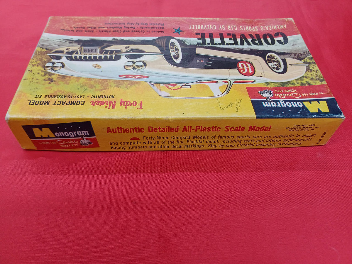 Monogram Corvette Sports Car P404 & 49 - Banzai Thrifting | BanzaiHobby