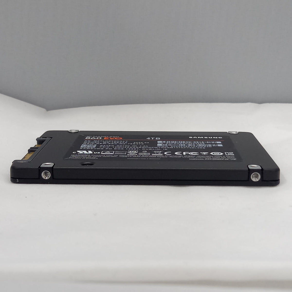 SAMSUNG SSD 4TB MZ-76E4T0