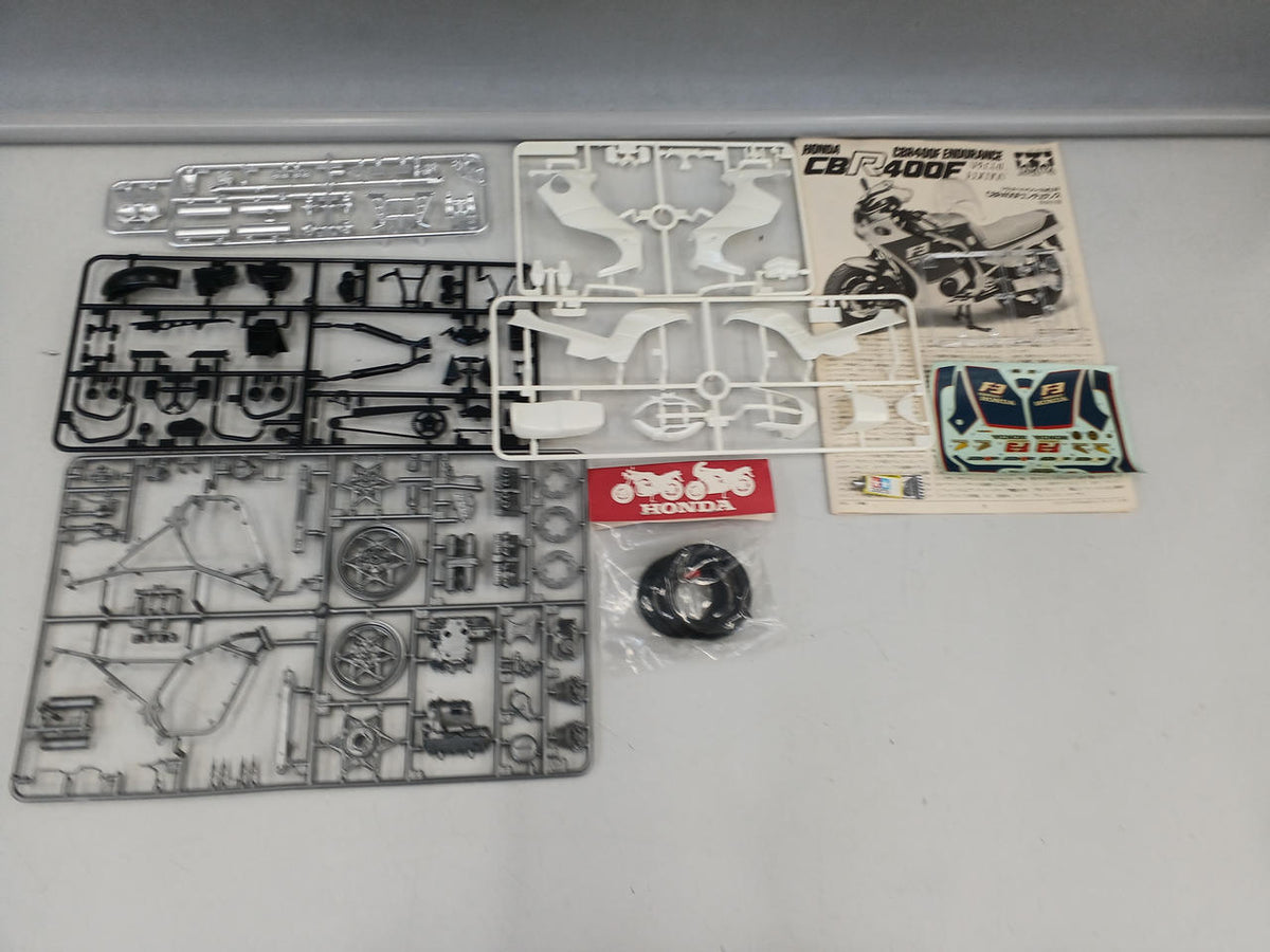 TTAMIYA CBR400F Endurance KIT NO 1439*1000 39 - Banzai Thrifting | BanzaiHobby