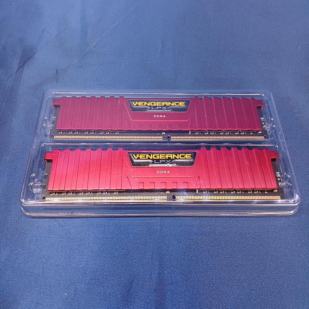 CORSAIR Memory CMK16GX4M2A2666C16R