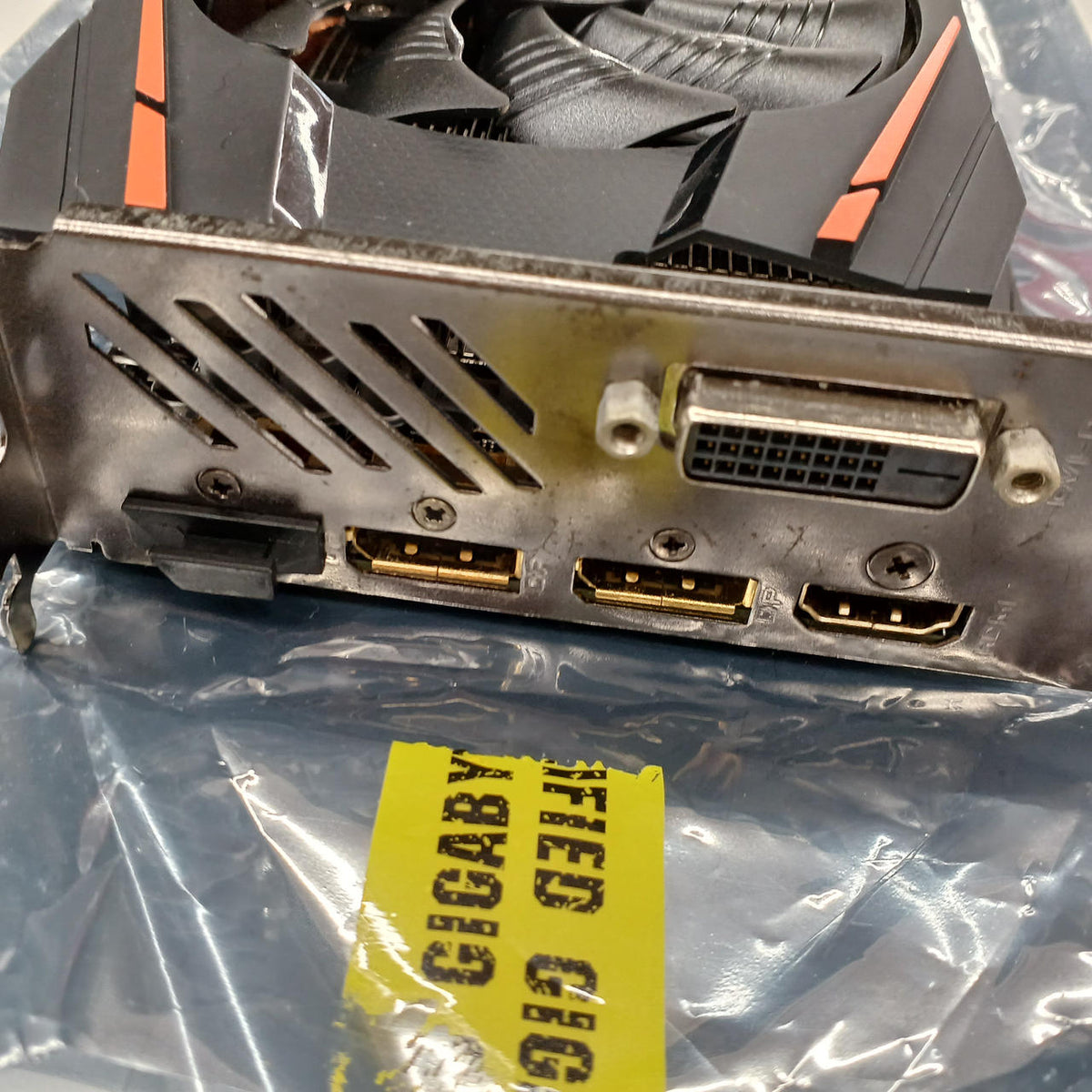 GIGABYTE Graphics Board: GV-RX570GAMING-4GD