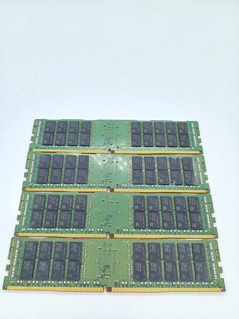 SAMSUNG Server Memory: 32GB × 4 Discs M393A4K40CB1-CRC0Q