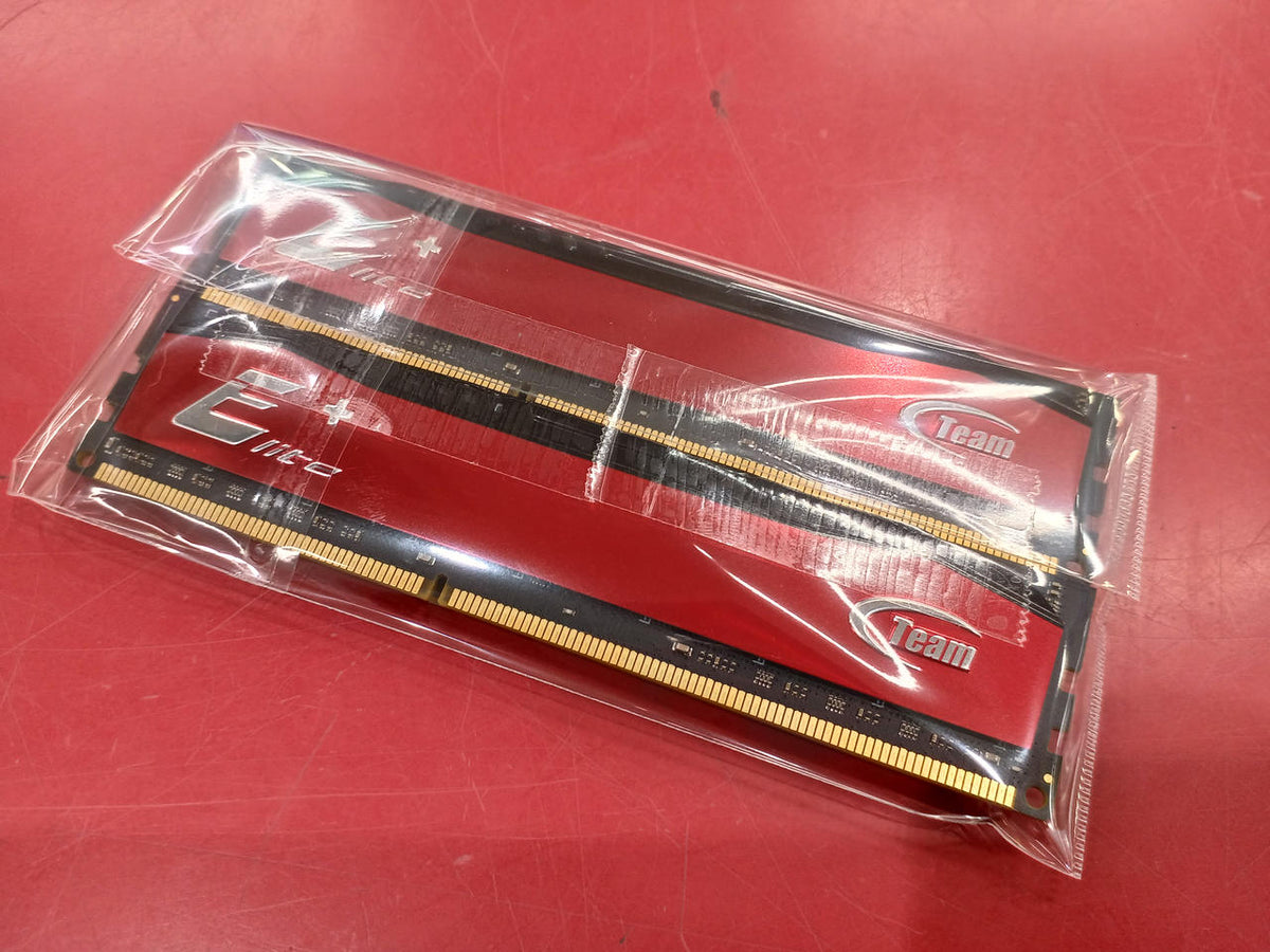 TEAM GROUP Set of 4 PC Memory Sticks TPRD38G1600HC11BK