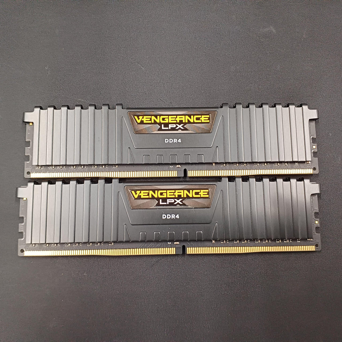 CORSAIR Memory CMK16GX4M2A2666C16