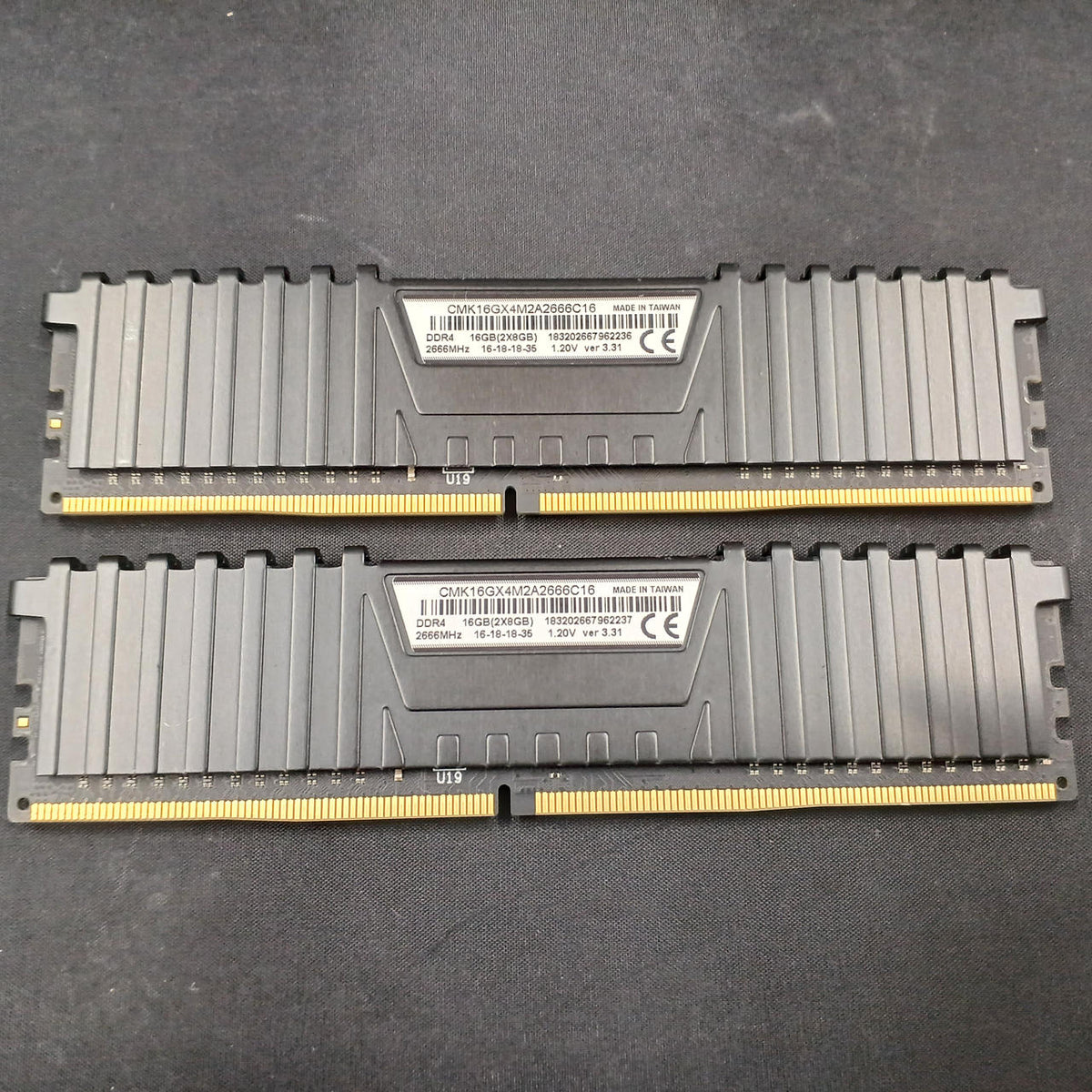 CORSAIR Memory CMK16GX4M2A2666C16