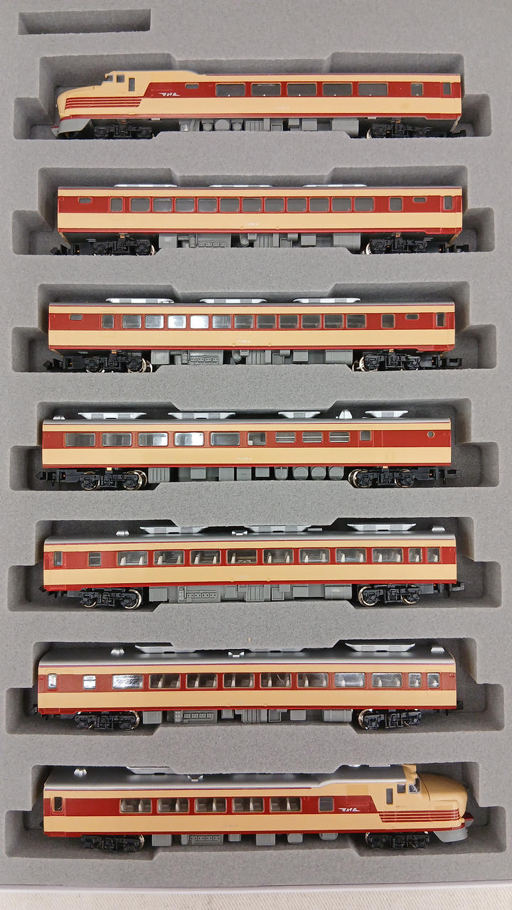 KATO KiHa 81 Series 7-Car Set 10-325
