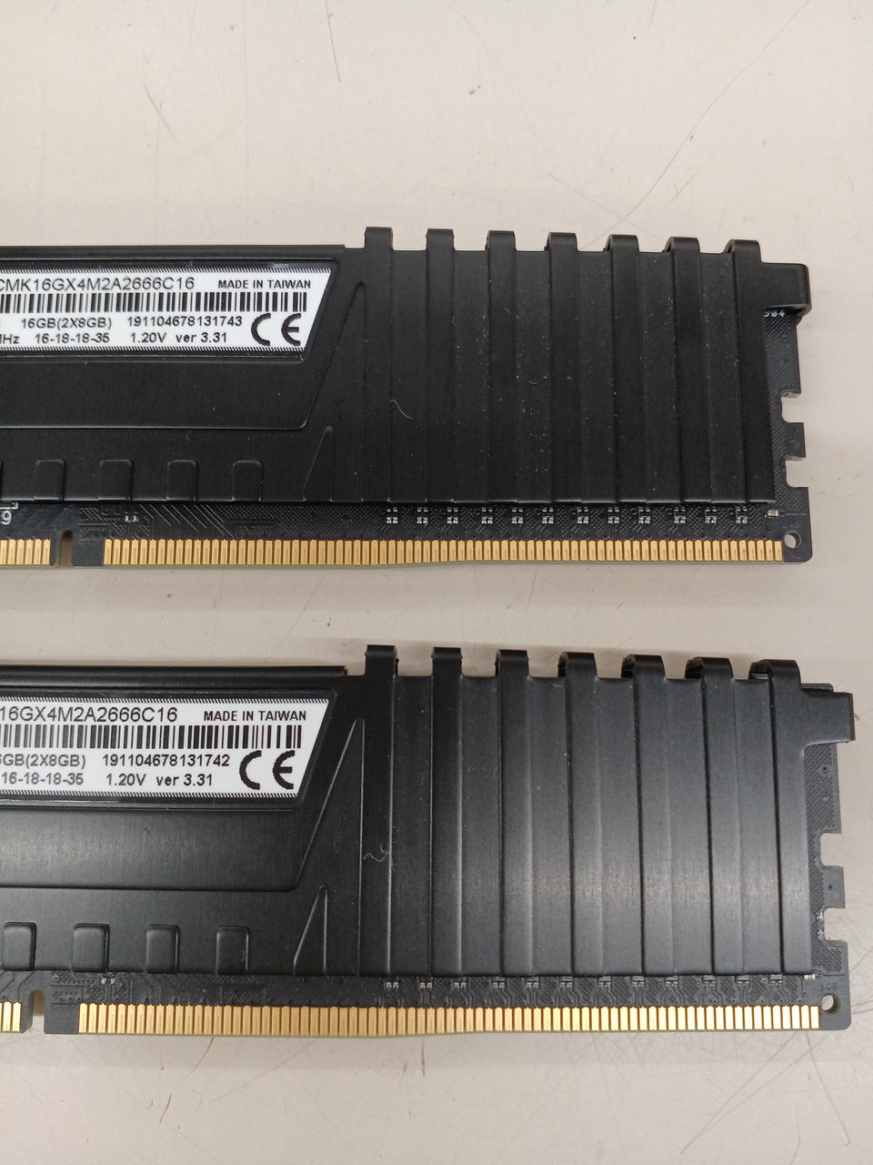 CORSAIR PC Memory CMK16GX4M2A2666C16
