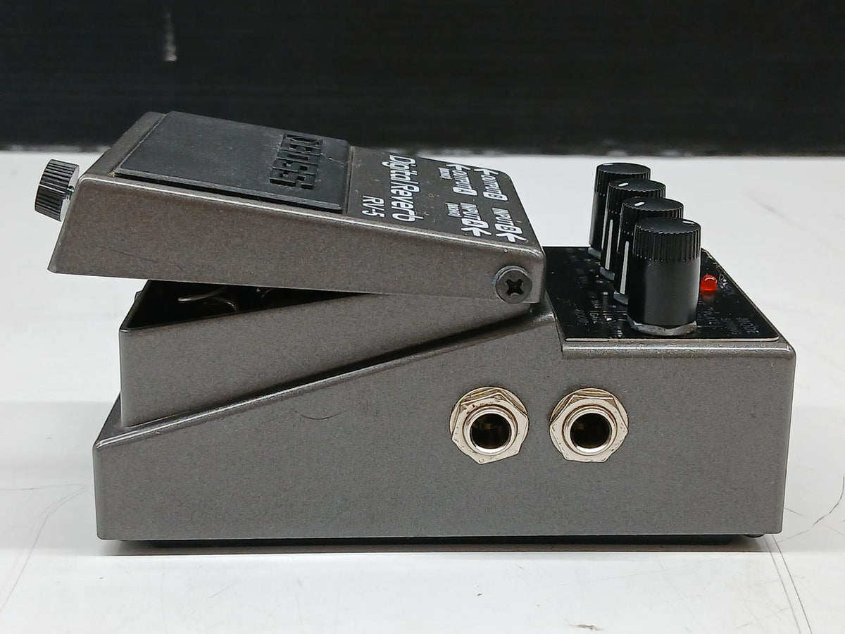 BOSS Effects pedal: RV-5
