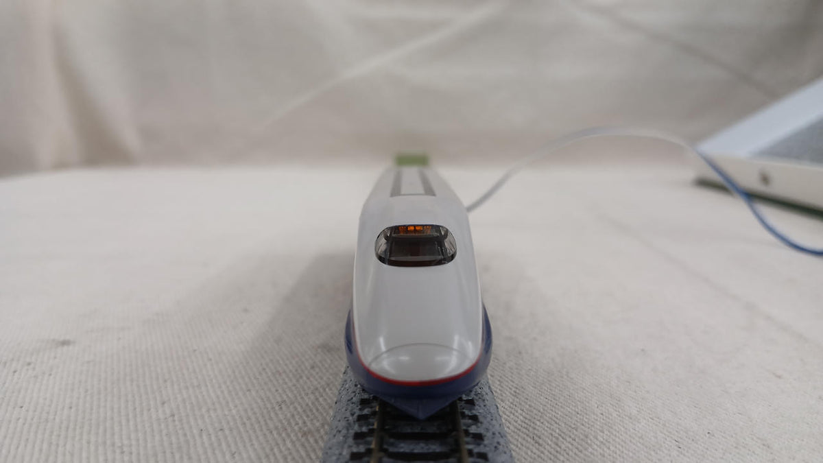KATO E2 Series Shinkansen Basic Set + 2 Additional Cars 10-377