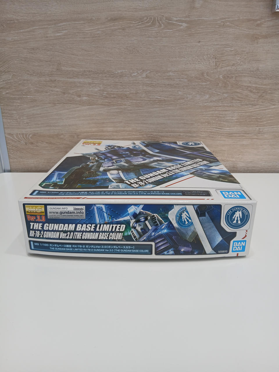 BANDAI MG 1/100 Gundam Base Limited RX-78-2 Gundam VER.3.0 Gundam Base Color
