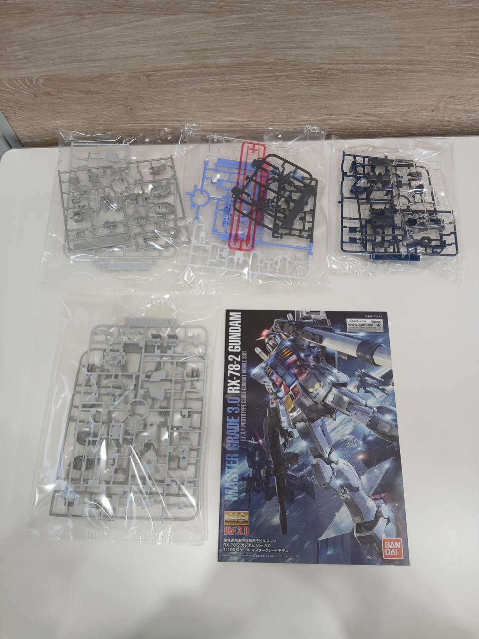 BANDAI MG 1/100 Gundam Base Limited RX-78-2 Gundam VER.3.0 Gundam Base Color