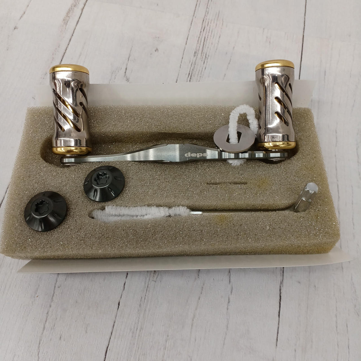 deps Knuckle Arm Daiwa Left Gunmetal / Gold